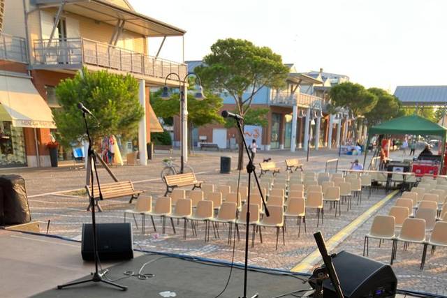 DJ set in piazza