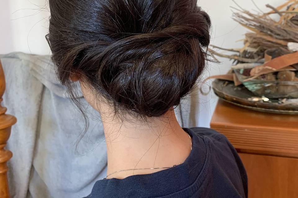 Chignon con morbide ciocche