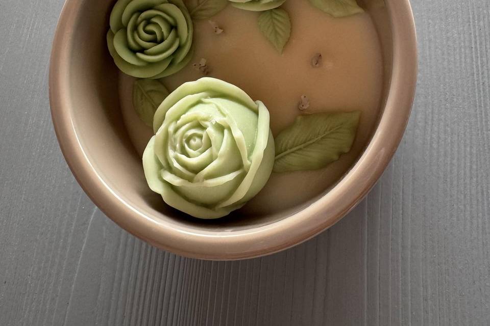 Candela con messaggio e fiori