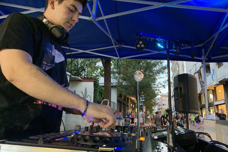 DJ su stand
