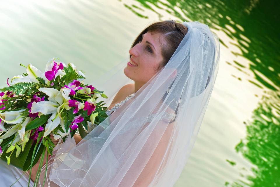 Sposa in riva al lago