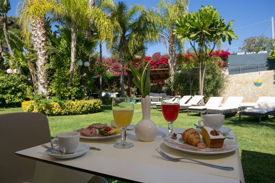 Breakfast with tropical garden