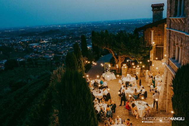 Viale Alberato al tramonto