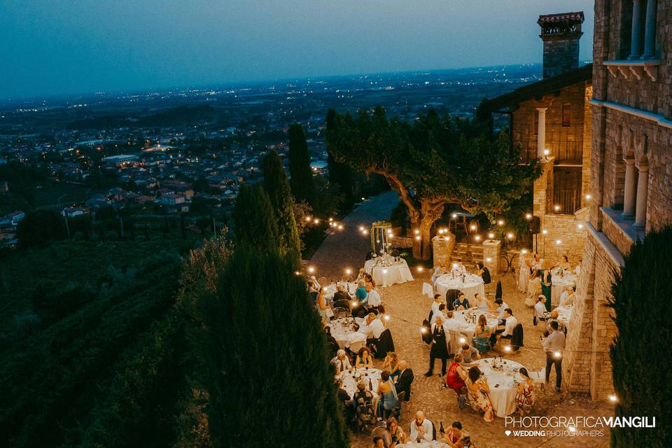 Viale Alberato al tramonto