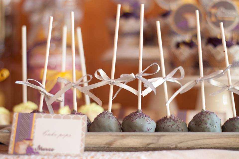 Sweet table cake pops