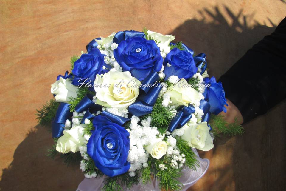 Bouquet rotondo rose blu