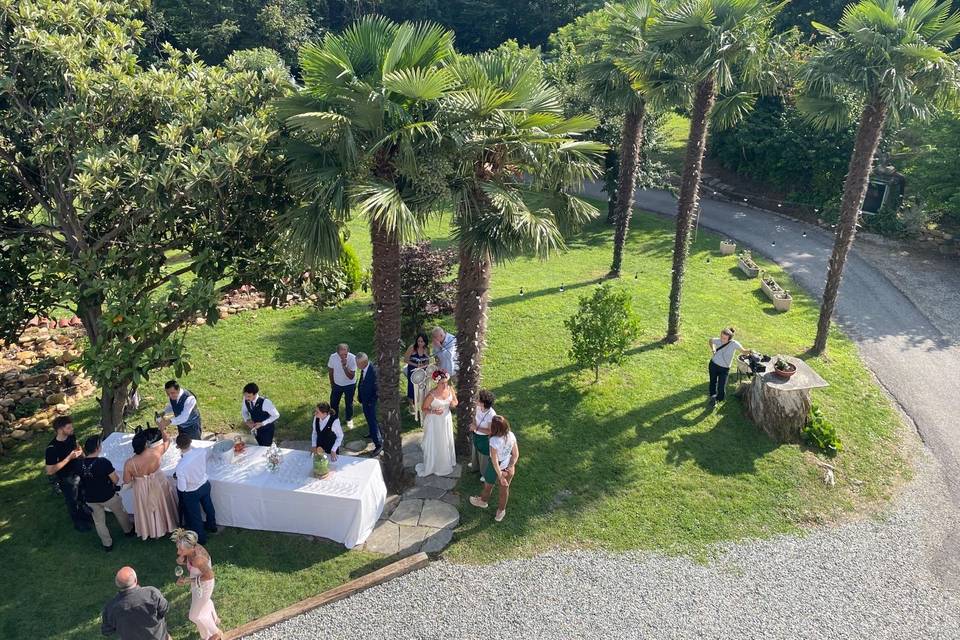 Aperitivo in giardino
