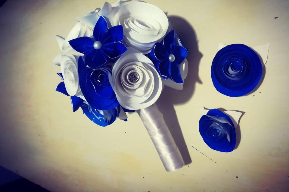 Bouquet fiori carta blu cina