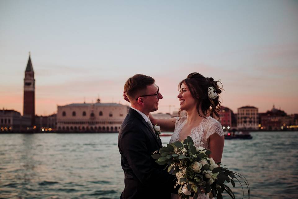 Sguardo tra innamorati venezia