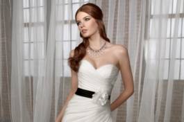 Abito da sposa in organza e pizzo chantilly