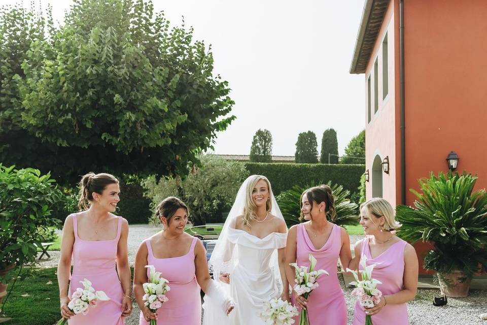 Sposa con damigelle