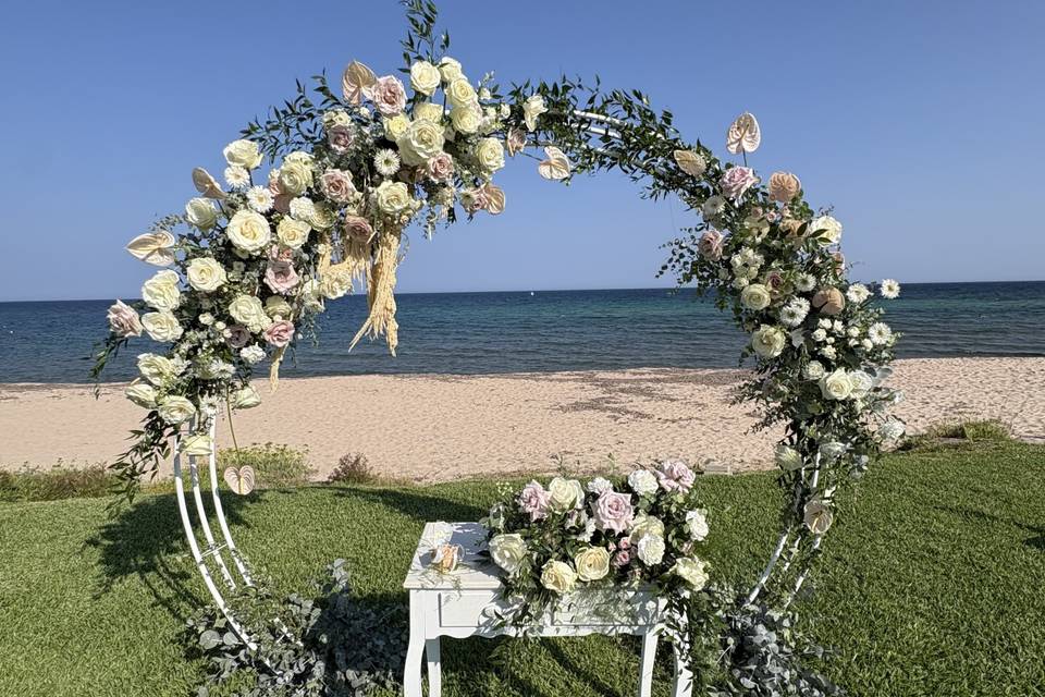Arco cerimonia sulla spiaggia