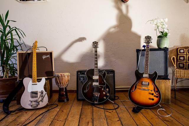 Riviera Guitar