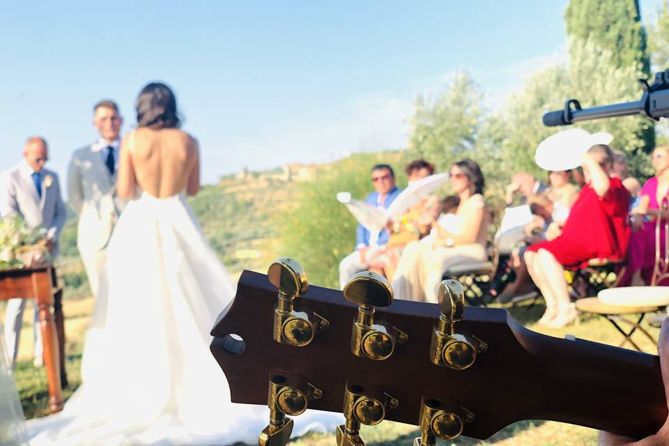 Guitar singer, Ceremony and