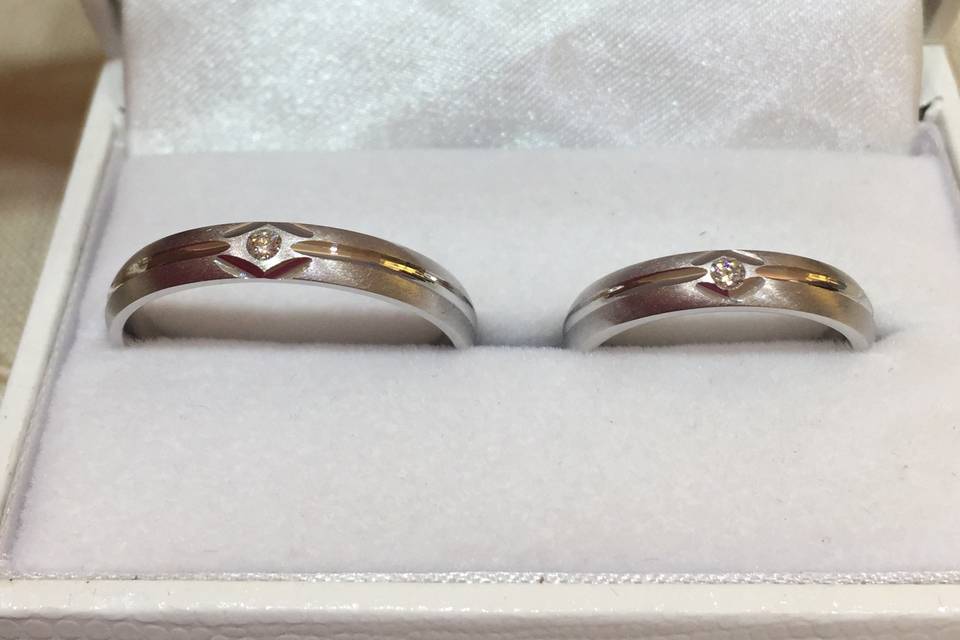 Fedi oro bianco 18 kt satinate