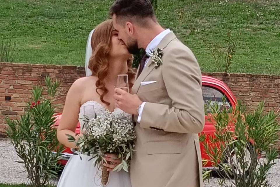 La sposa e il bouquet