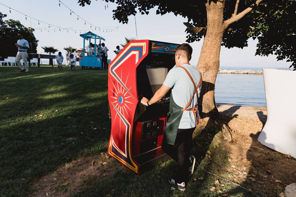 gioco_arcade_rosso_esterno