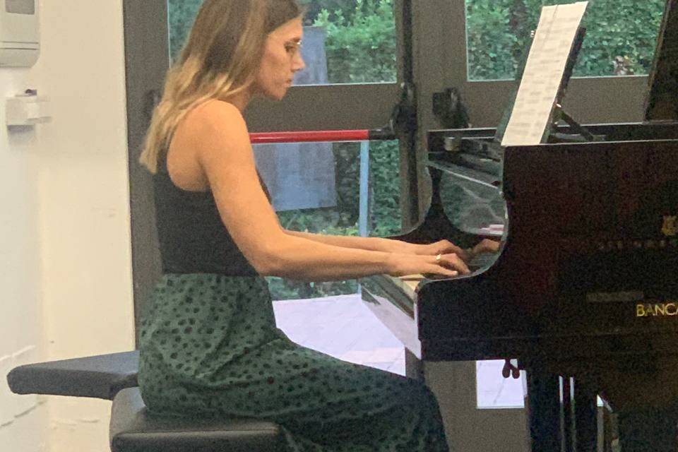 Elena Pianist