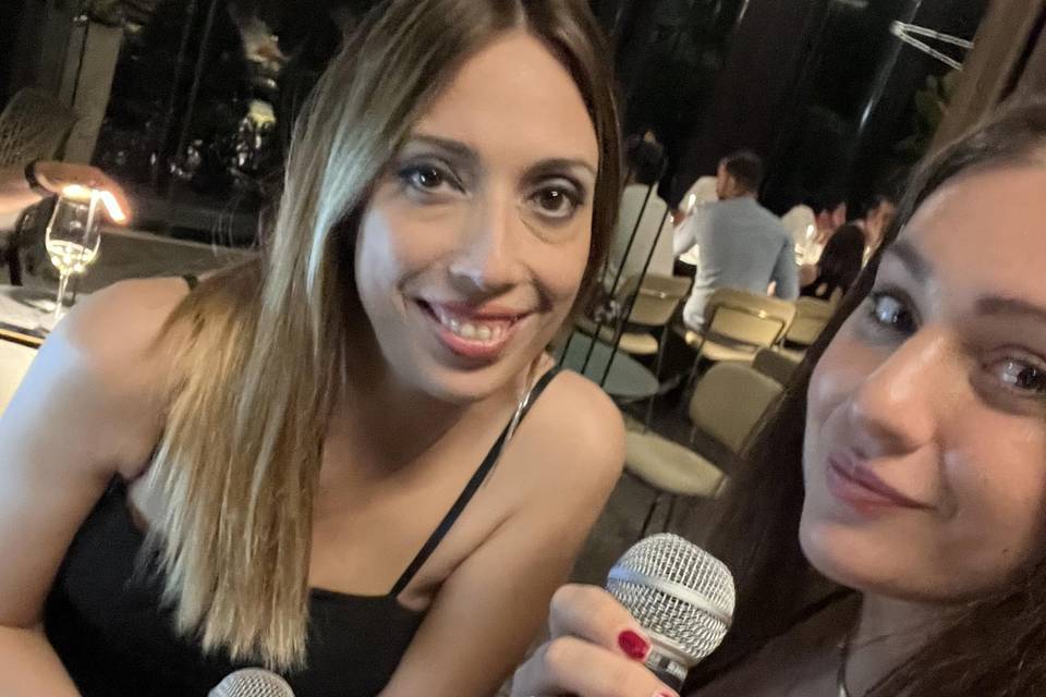 Valentina e un’altra cantante.