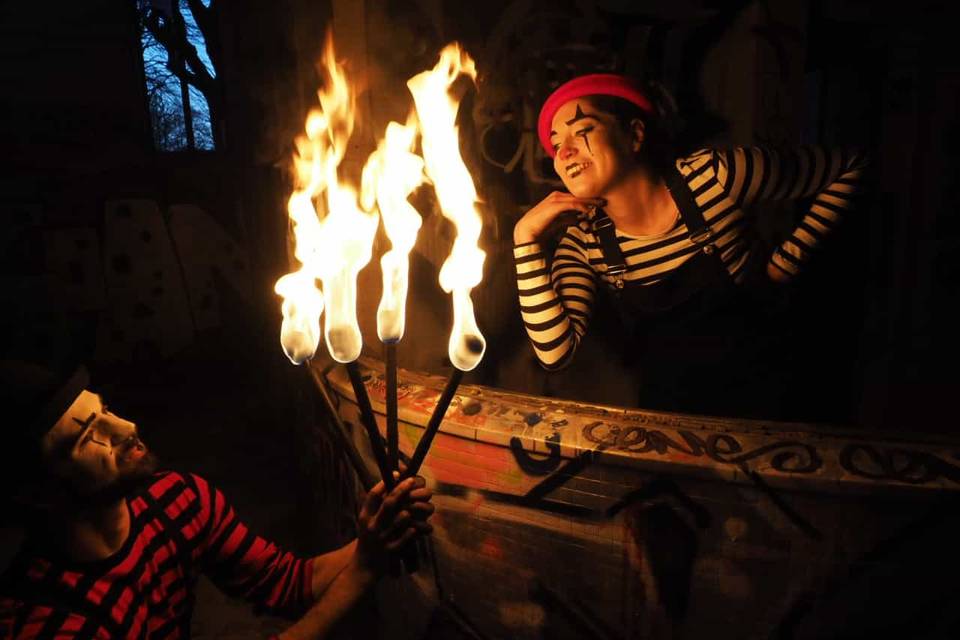 Spettacolo di fuoco pierrot
