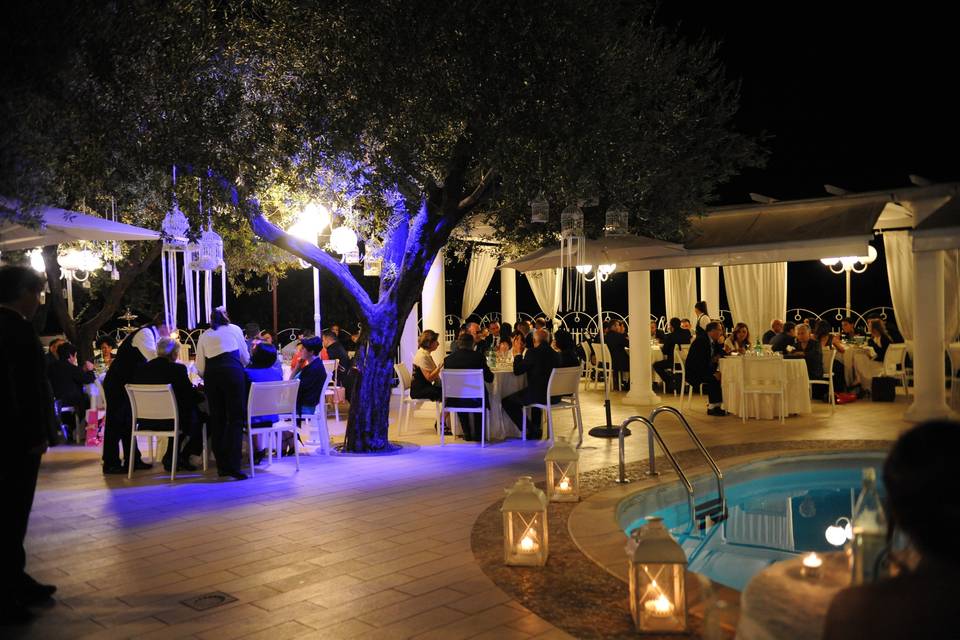 Matrimonio a bordo piscina