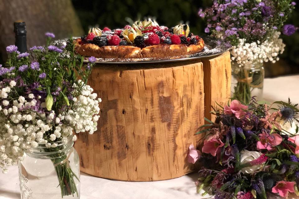 Cake and flowers