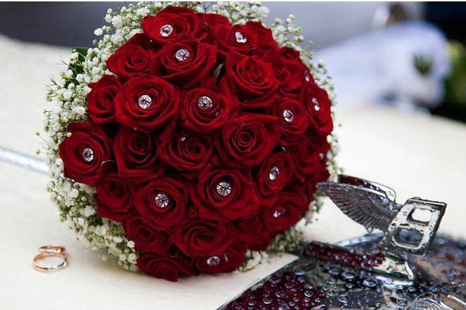 Bouquet gioiello di rose rosse