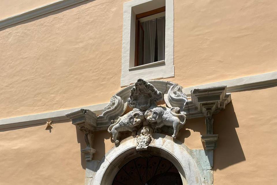 Dettaglio portale in pietra