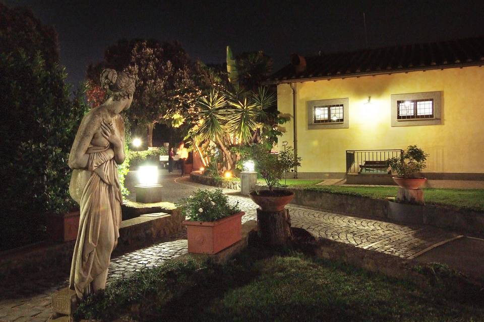 Quandro con angolo del Casale Accesso al Prato Sposi con statua