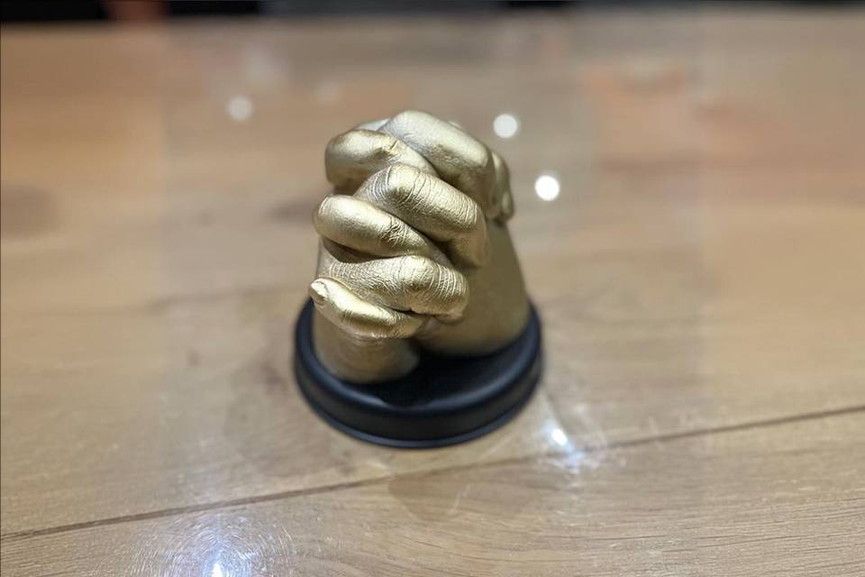 Calco mani sposi oro