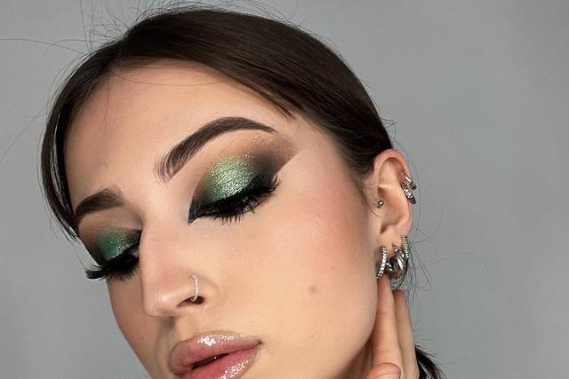 Make-up grafico con verde