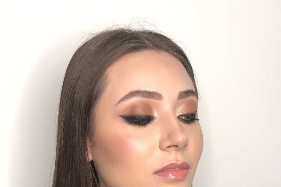 Bold eyeliner e base glow