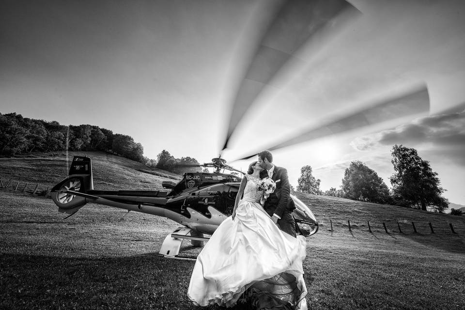 Helicopter wit newlyweds