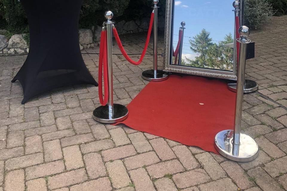 SCATTA UNA FOTO CON MIRROR