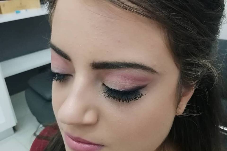 Rosa gold makeup