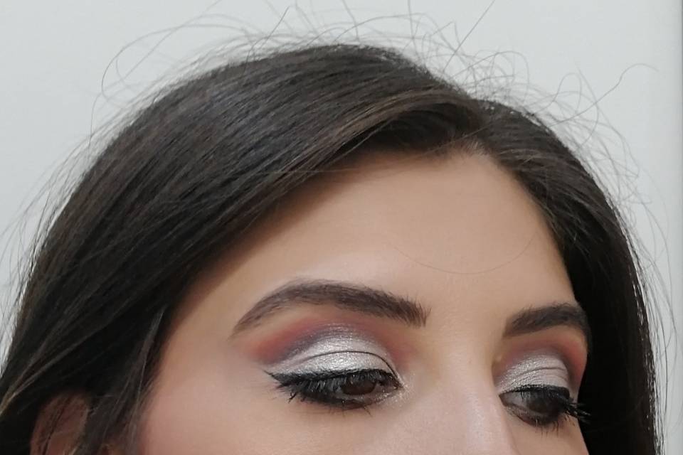 Cut crease