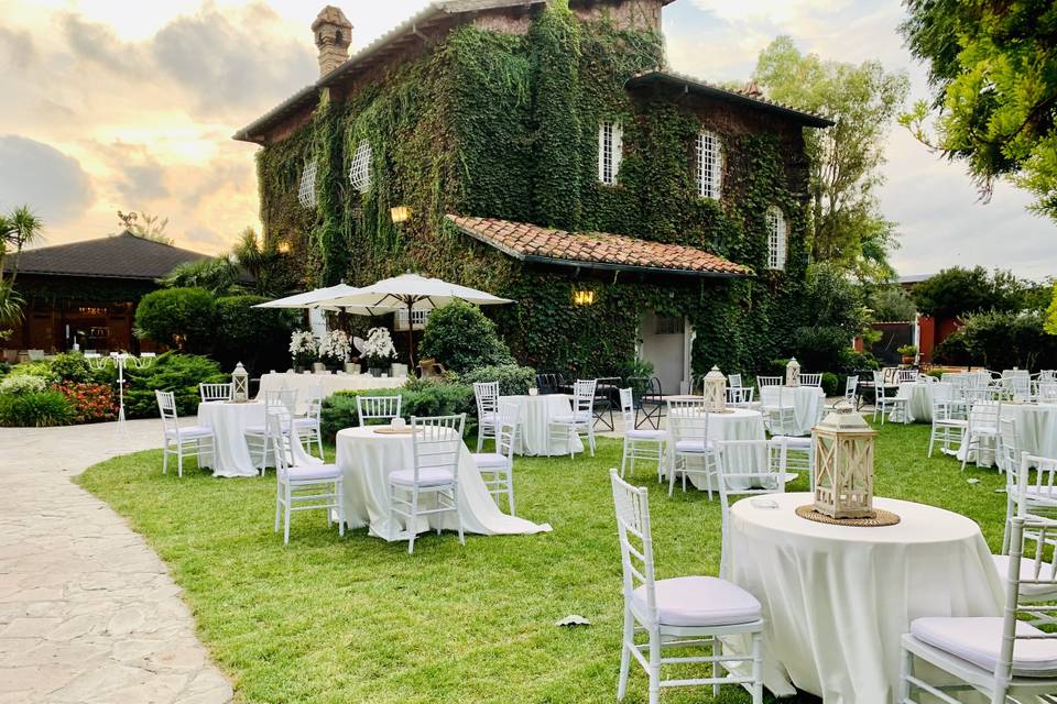 Aperitivo in giardino