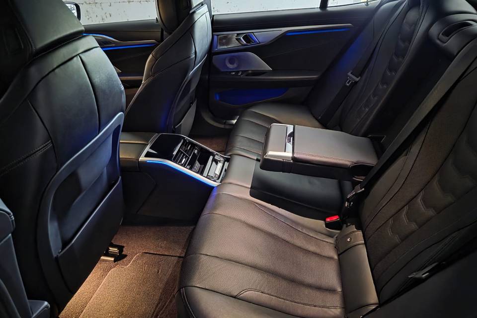 Bmw serie 8 interni