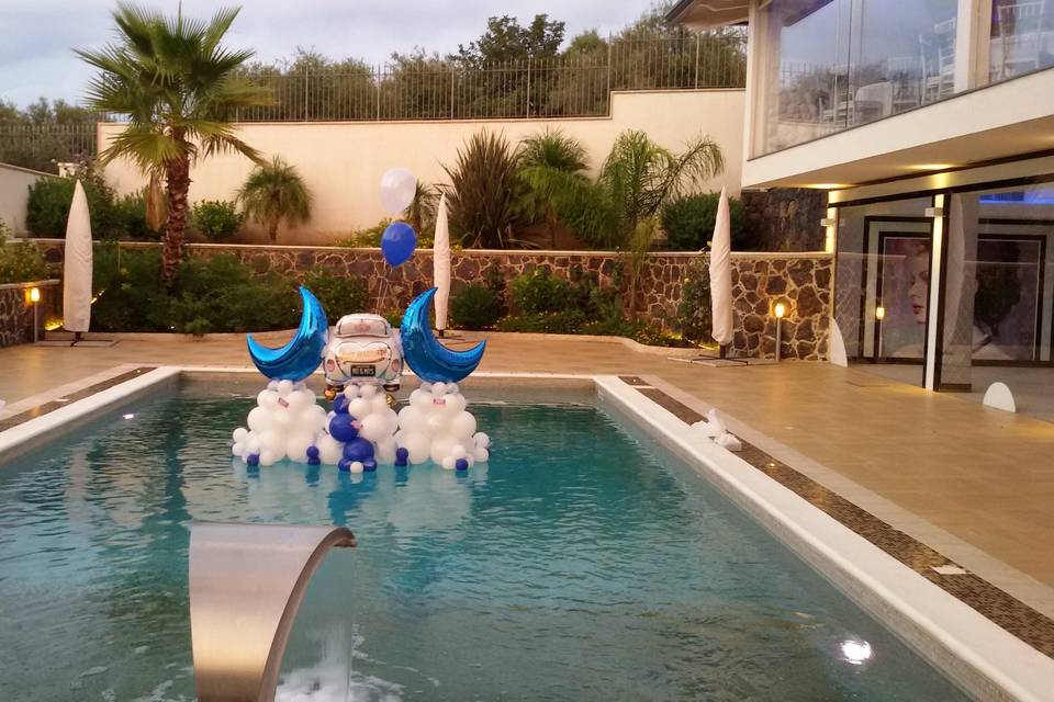 Composizioni sposi piscina