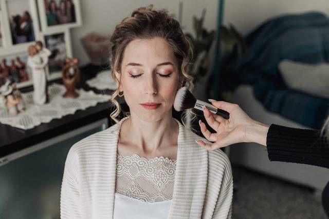 Hair & MakeUp