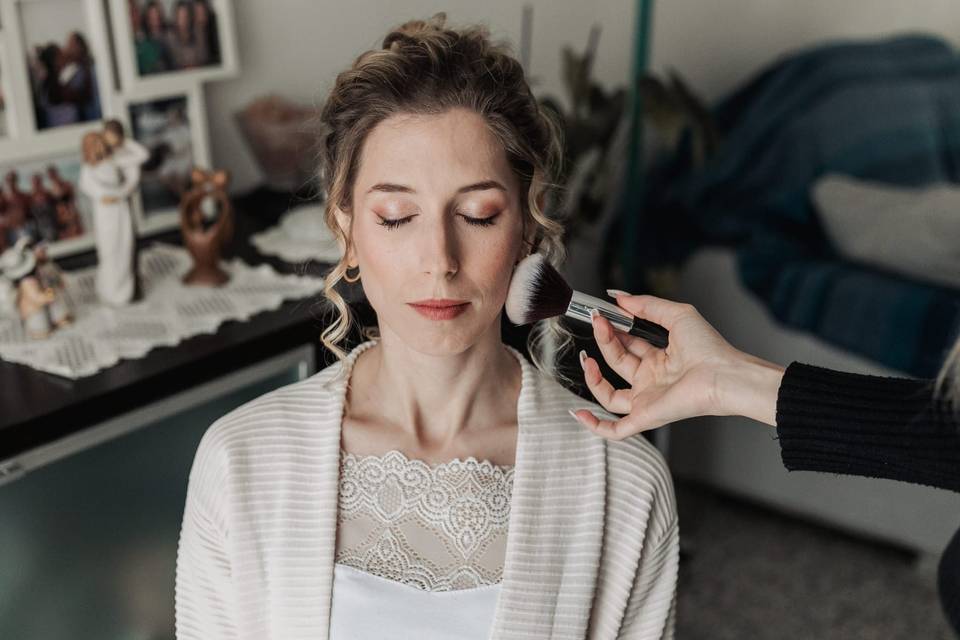 Hair & MakeUp