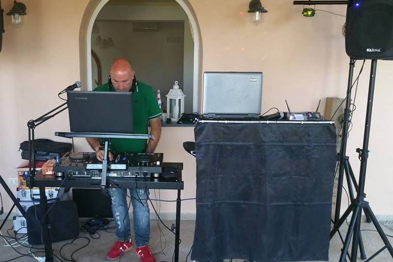 Tore DJ al lavoro