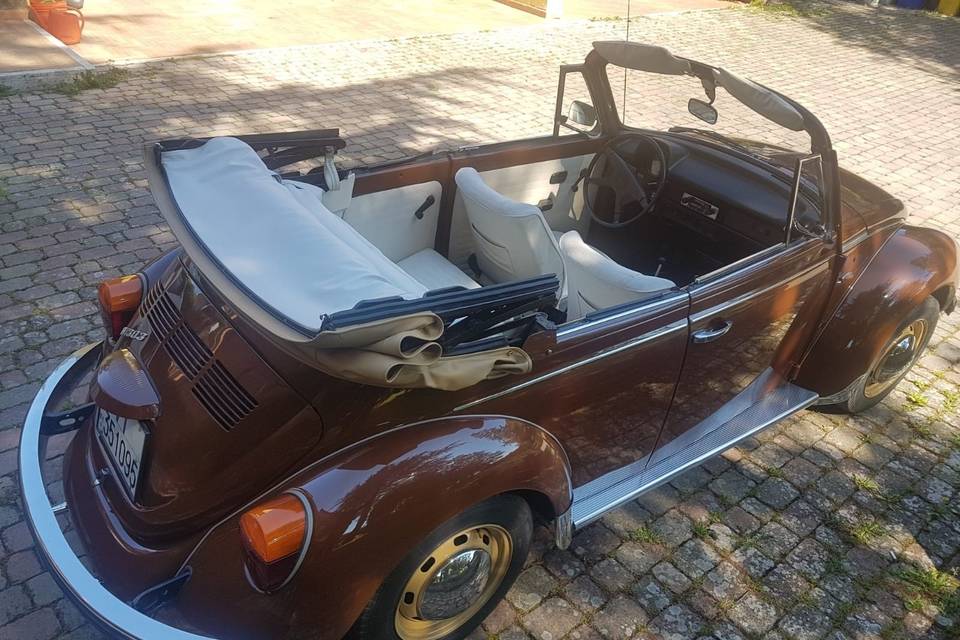 Maggiolino marrone cabrio