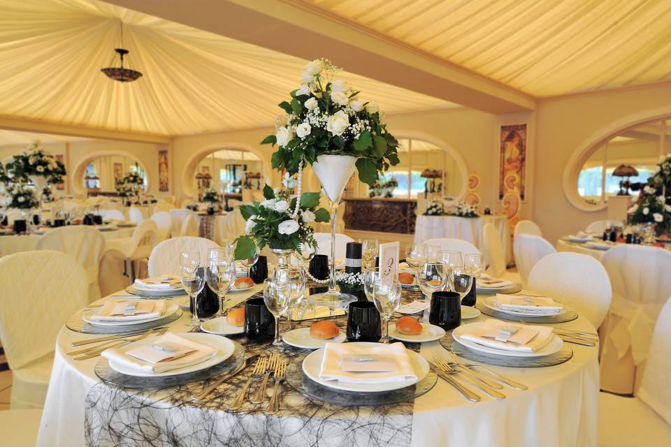 Allestimento bianco e nero int