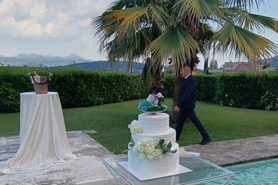 Torta a bordo piscina