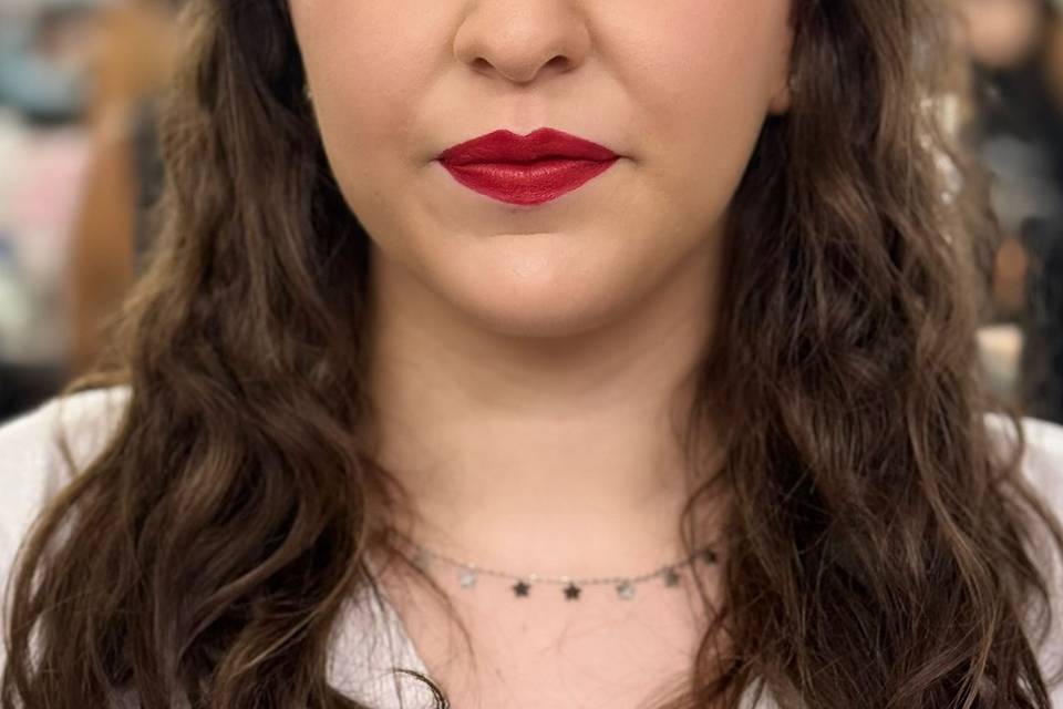 Eyeliner classico con red lips