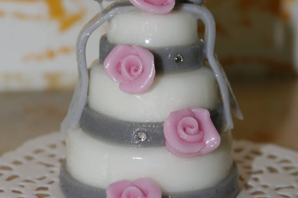 Minicake con fiocco e rose