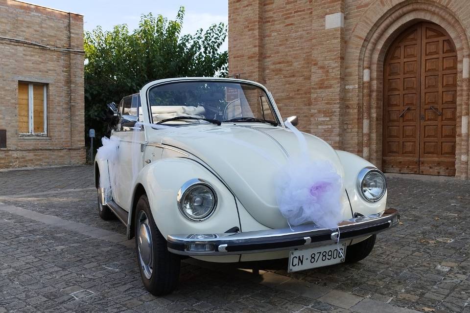 Maggiolone cabrio bianco del 1