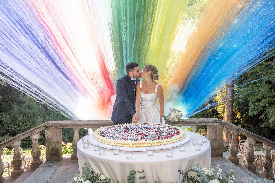 Cake cutting with color bombs