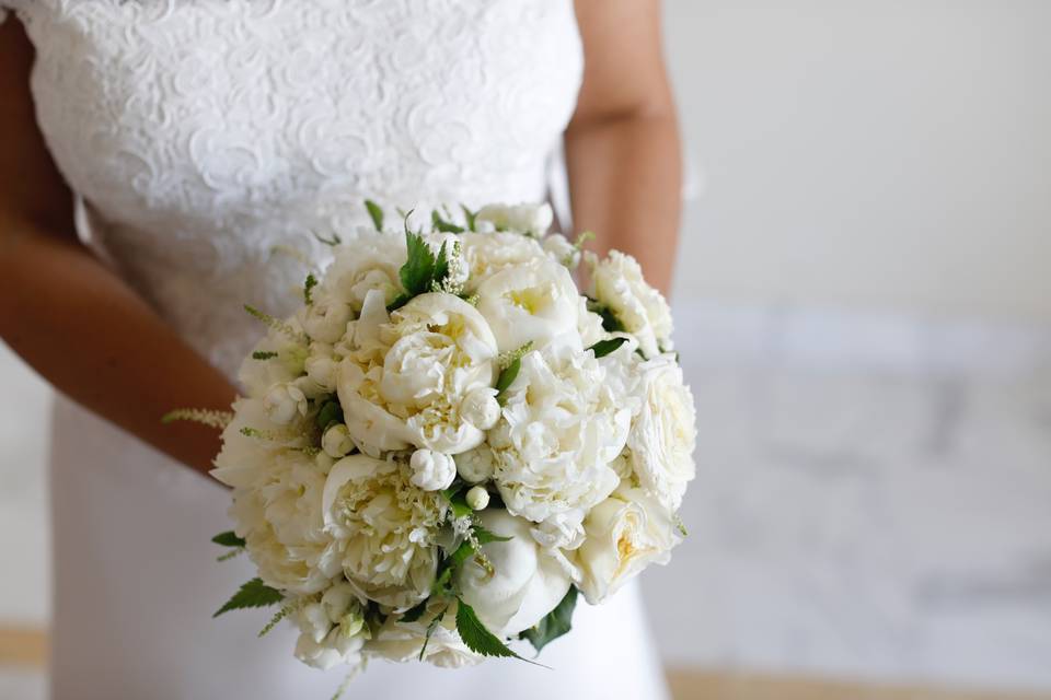 Total white bouquet